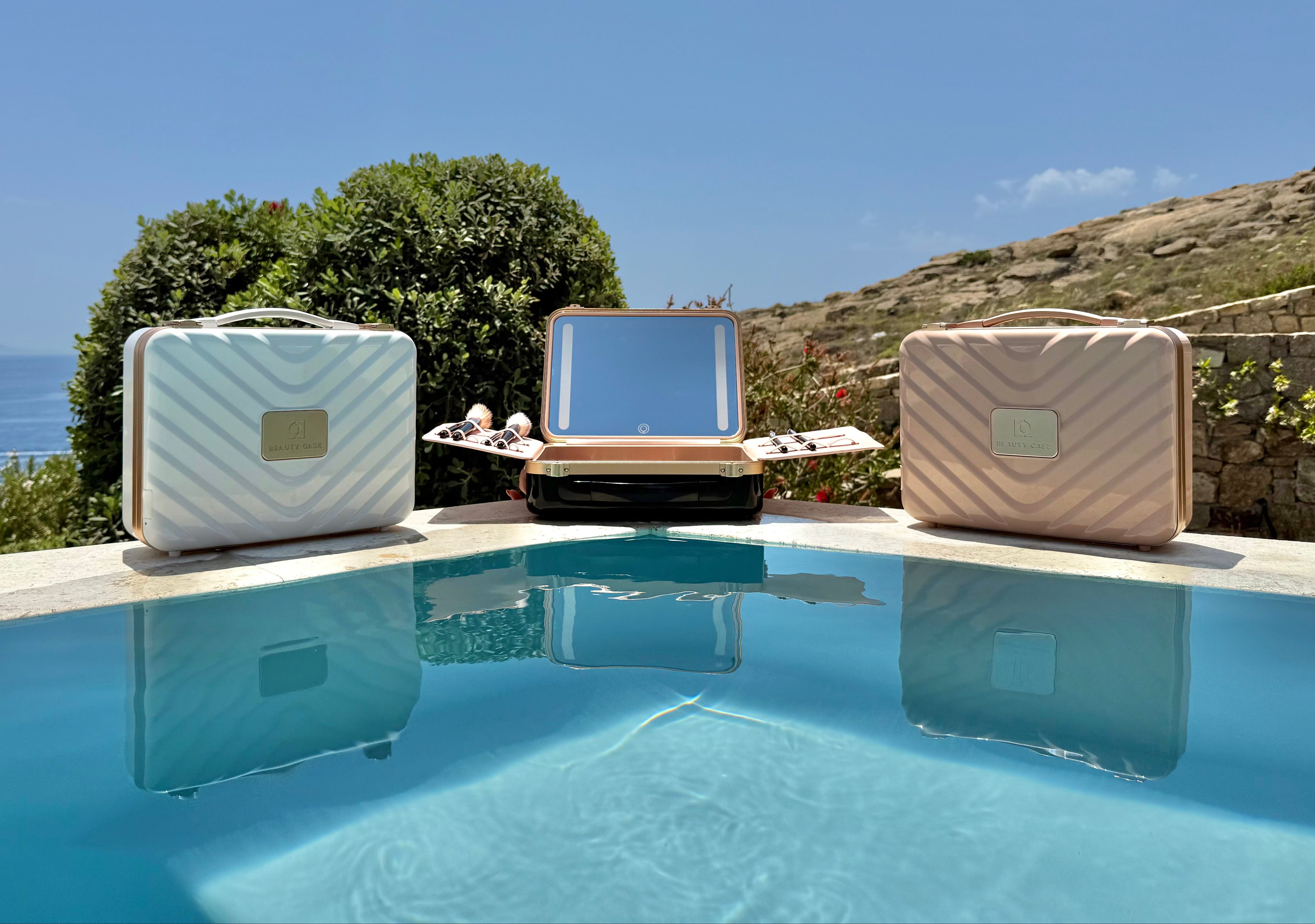 Luxury beauty case in black, white and pink